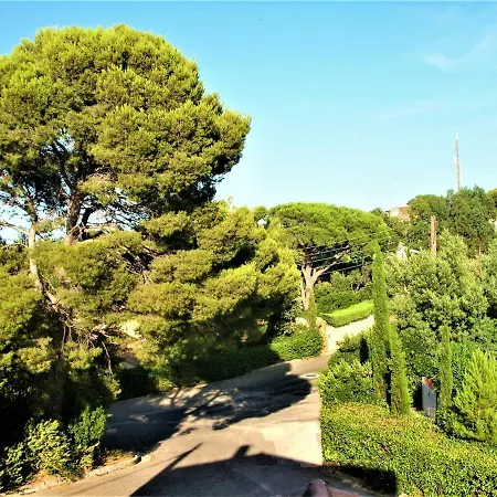 Les Pious Apartment *