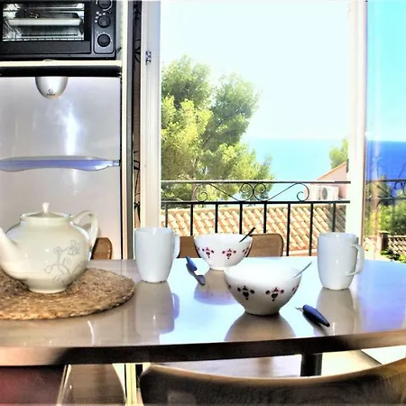 Les Pious Apartment